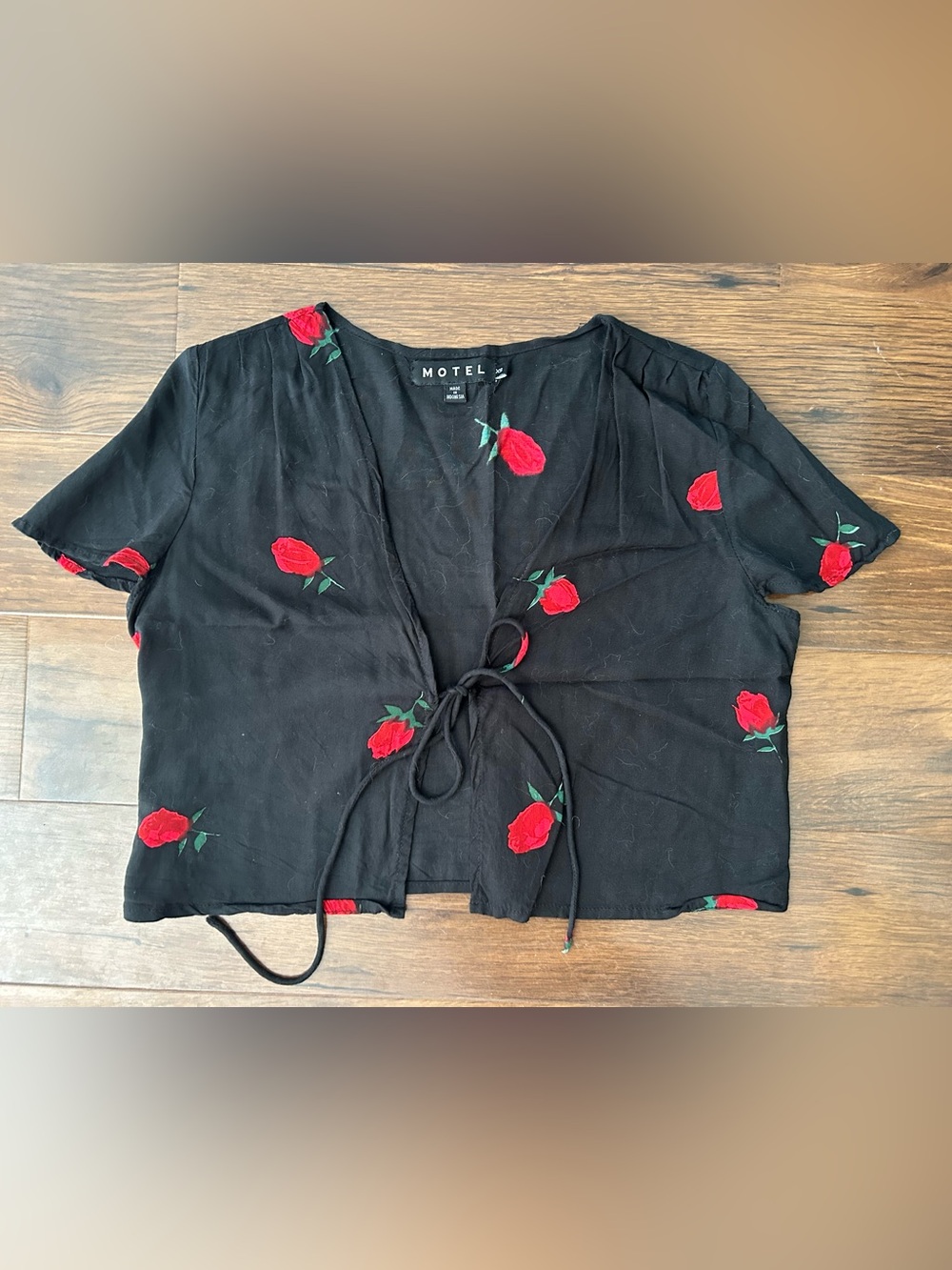 Motel from Urban Outfitters - Crop Top with tie front - Picture 3 of 3